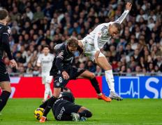 雷火竞技- 莱万多夫斯基十佳球 