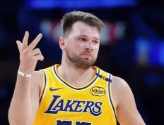 雷火竞技-关于东契奇回归赛场，战术调整首场状态亮眼，阿森纳观众沸腾！的信息