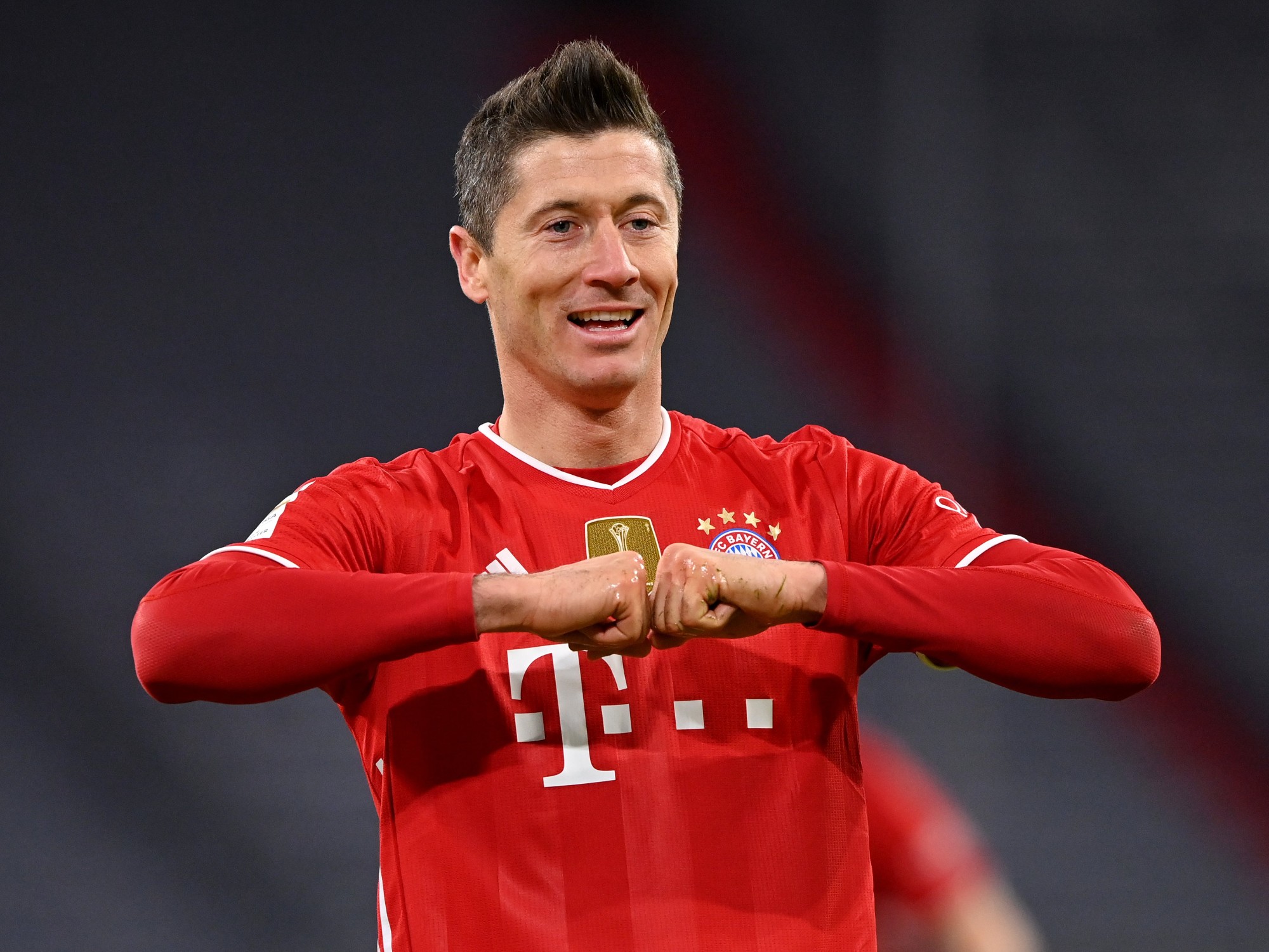 雷火电竞-莱万多夫斯基回归赛场，回归赛场首场状态亮眼，尤文图斯观众沸腾！的简单介绍