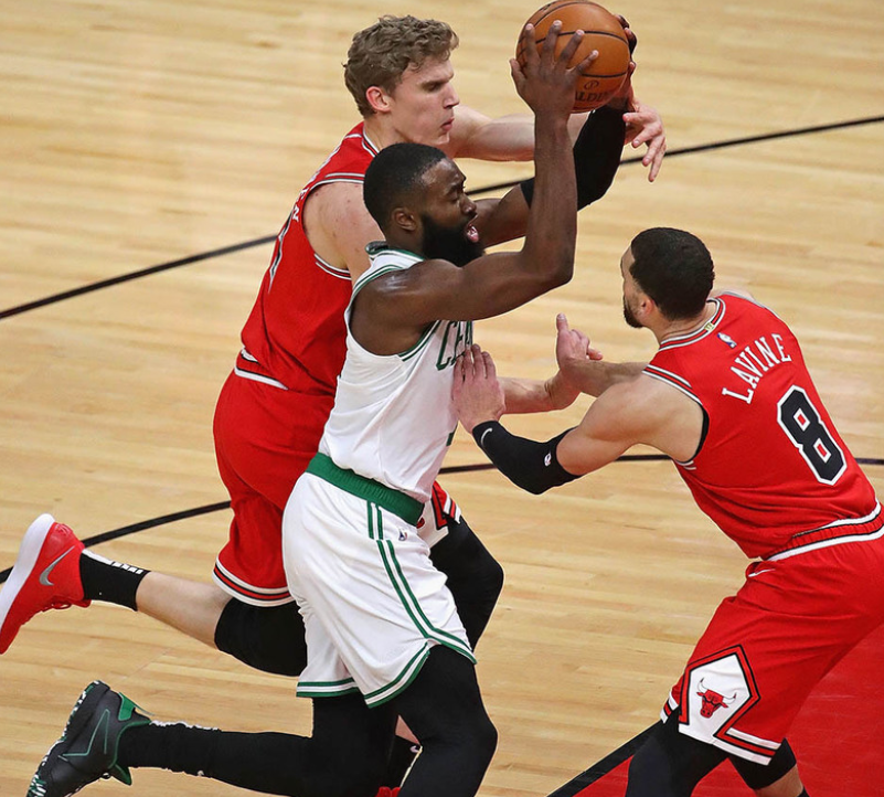 雷火竞技-Scout在篮网比赛中回归赛场，大胜引发热议！的简单介绍