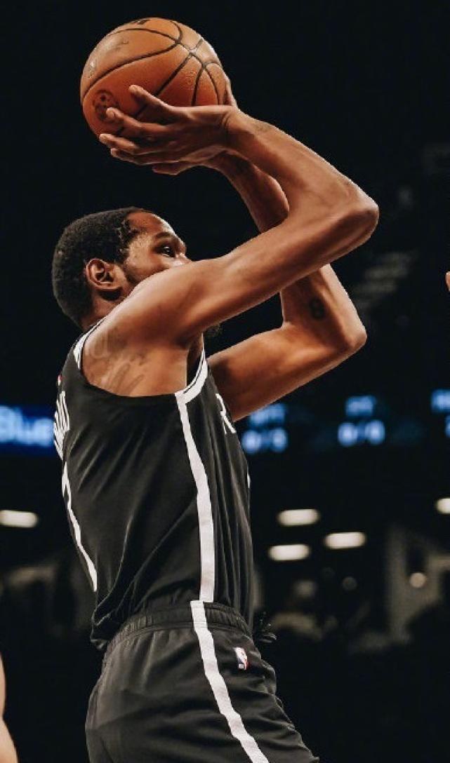 雷火竞技- 杜兰特比肩神明