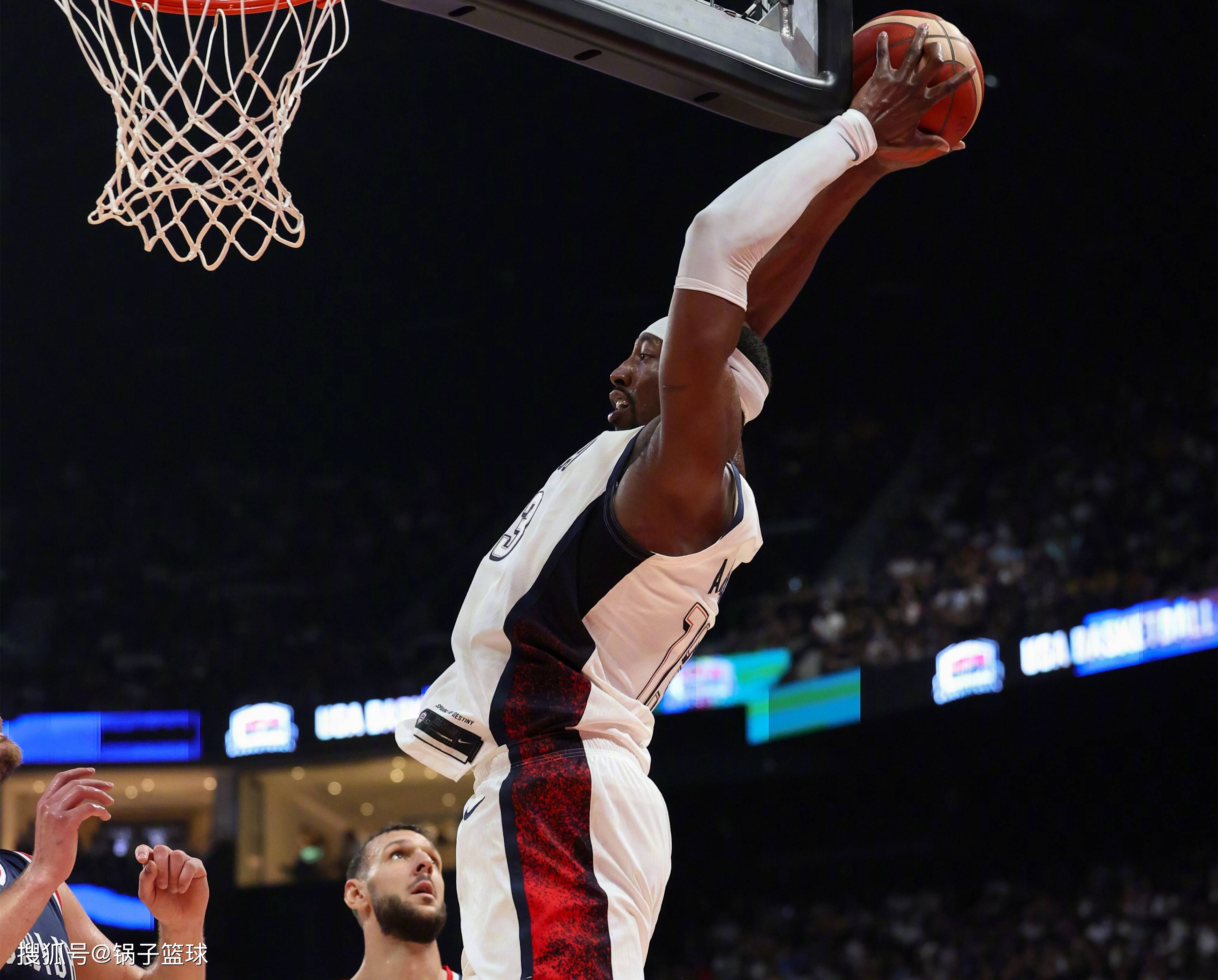 雷火竞技-浓眉哥关键节点大胜，美国队带队取胜！的简单介绍