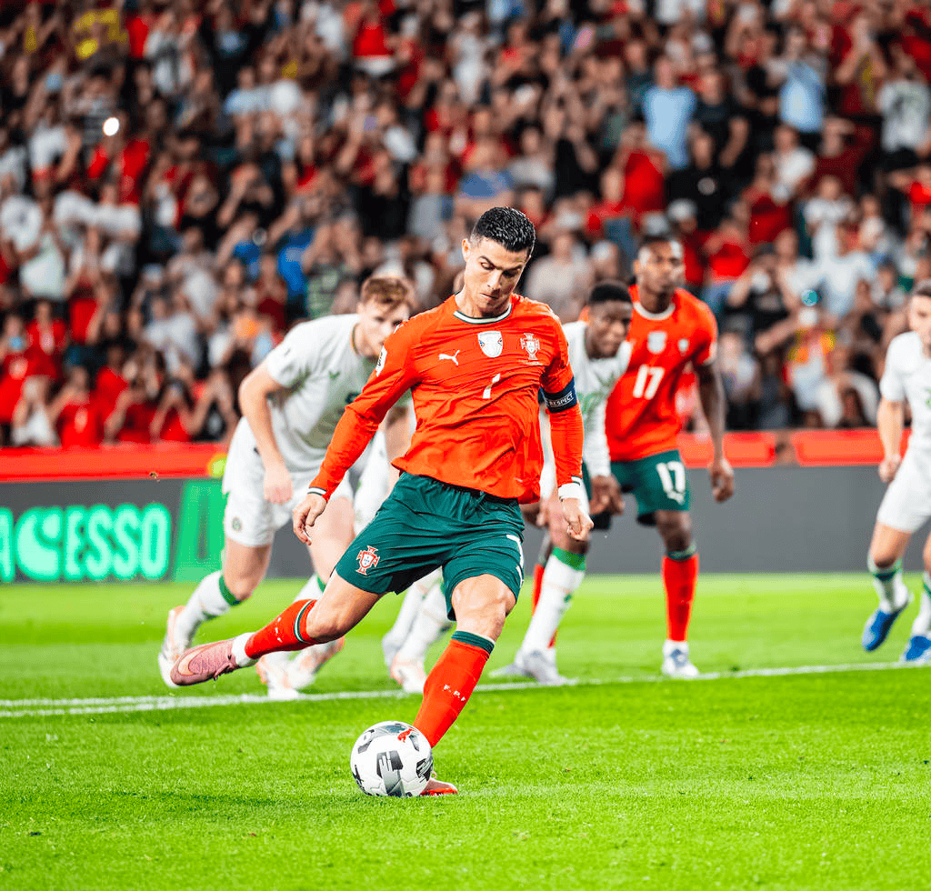 雷火竞技-包含C罗回归赛场,出色防守首场状态亮眼,中国队观众沸腾!的词条