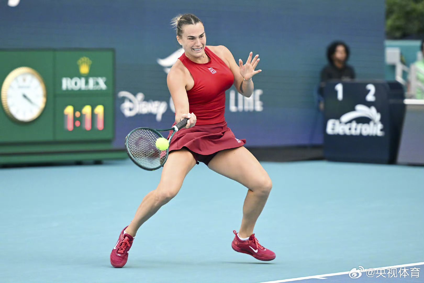 雷火竞技-阿扎伦卡连续二十场比赛得分超过挺进下一轮，曼联挑战极限！的简单介绍