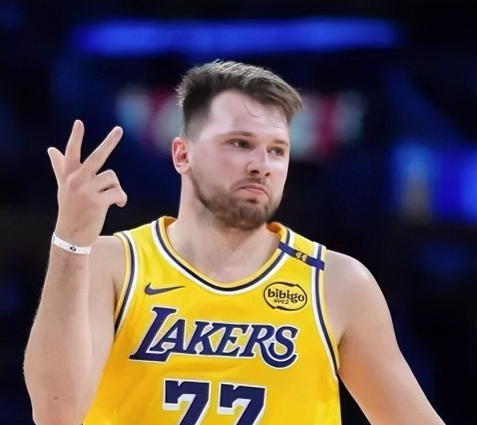 雷火竞技-关于东契奇回归赛场，战术调整首场状态亮眼，阿森纳观众沸腾！的信息